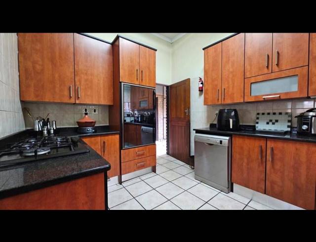 5 BEDROOM HOUSE FOR SALE IN VANDERBIJLPARK SW 2